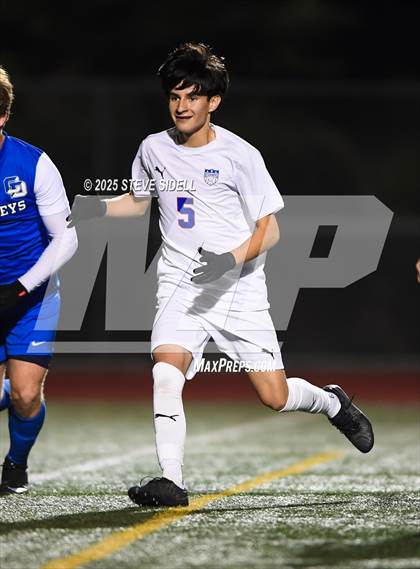 Thumbnail 2 in La Jolla Country Day vs. Central photogallery.