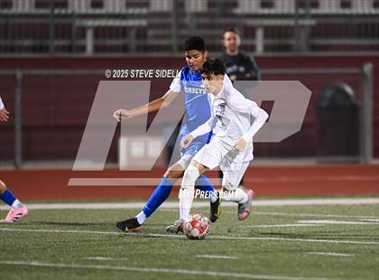 Thumbnail 2 in La Jolla Country Day vs. Central photogallery.