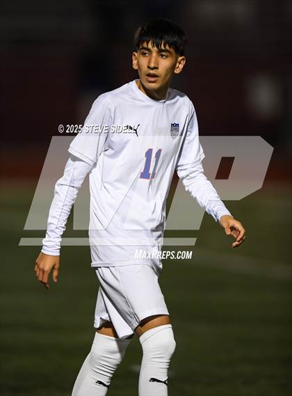 Thumbnail 2 in La Jolla Country Day vs. Central photogallery.