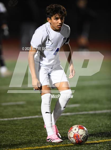 Thumbnail 2 in La Jolla Country Day vs. Central photogallery.