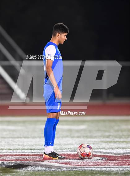 Thumbnail 2 in La Jolla Country Day vs. Central photogallery.