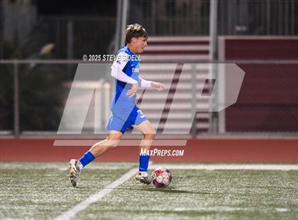 Thumbnail 3 in La Jolla Country Day vs. Central photogallery.