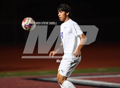 Thumbnail 3 in La Jolla Country Day vs. Central photogallery.