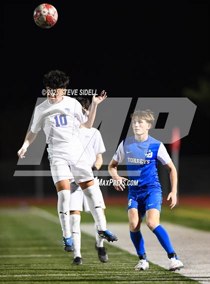 Thumbnail 1 in La Jolla Country Day vs. Central photogallery.