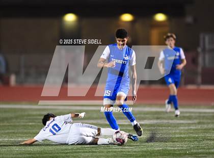 Thumbnail 1 in La Jolla Country Day vs. Central photogallery.