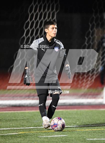 Thumbnail 2 in La Jolla Country Day vs. Central photogallery.