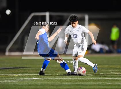 Thumbnail 1 in La Jolla Country Day vs. Central photogallery.