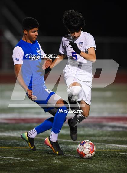 Thumbnail 1 in La Jolla Country Day vs. Central photogallery.