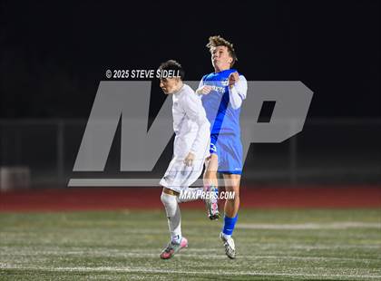 Thumbnail 3 in La Jolla Country Day vs. Central photogallery.