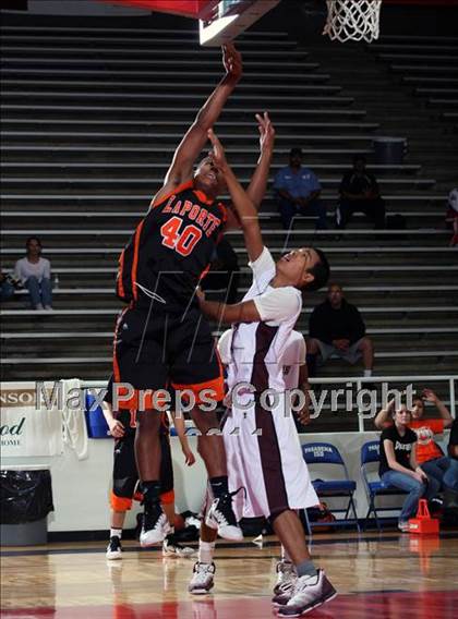 Thumbnail 3 in Fort Bend Kempner vs La Porte (McDonald's Texas Invitational) photogallery.