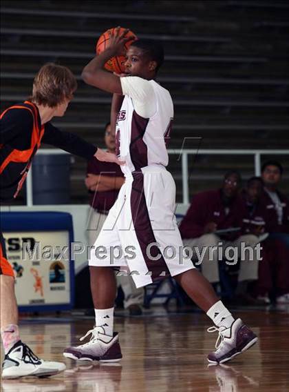 Thumbnail 3 in Fort Bend Kempner vs La Porte (McDonald's Texas Invitational) photogallery.