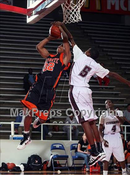 Thumbnail 3 in Fort Bend Kempner vs La Porte (McDonald's Texas Invitational) photogallery.