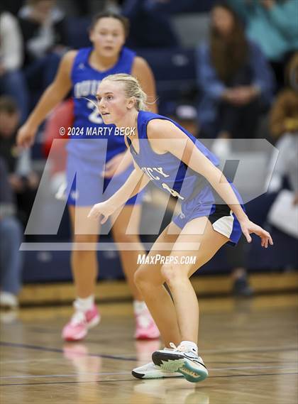 Thumbnail 1 in Quincy vs Battle (Sophie Cunningham Classic) photogallery.