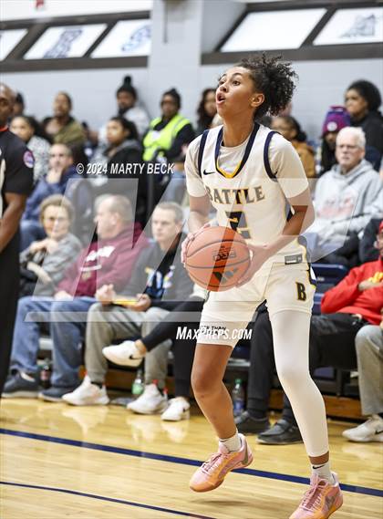 Thumbnail 2 in Quincy vs Battle (Sophie Cunningham Classic) photogallery.