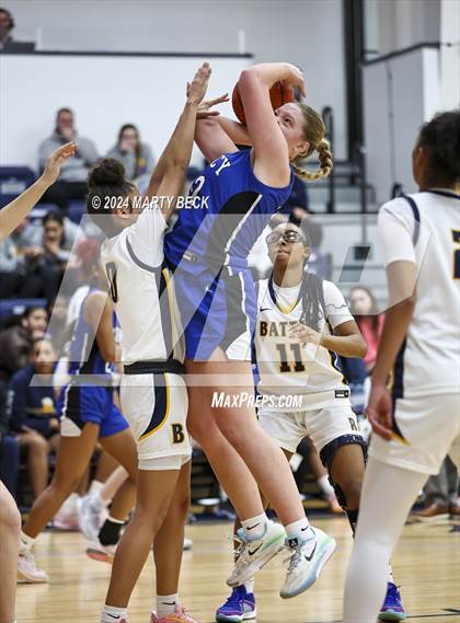 Thumbnail 3 in Quincy vs Battle (Sophie Cunningham Classic) photogallery.