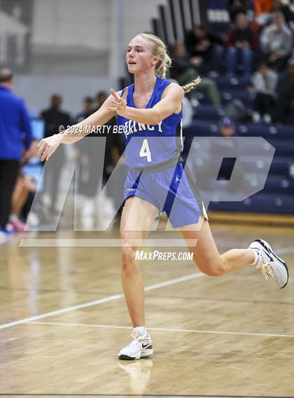 Thumbnail 1 in Quincy vs Battle (Sophie Cunningham Classic) photogallery.