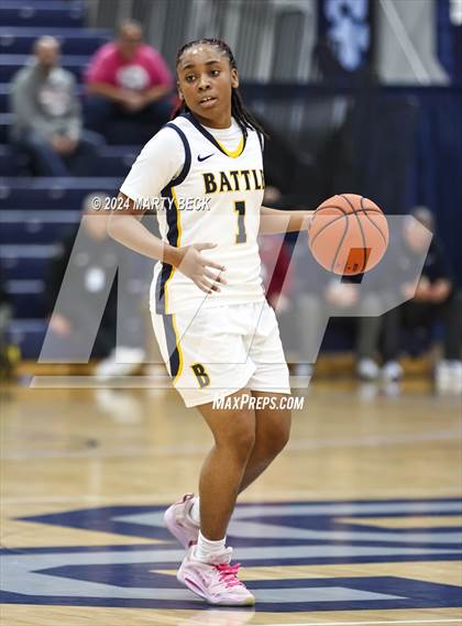 Thumbnail 2 in Quincy vs Battle (Sophie Cunningham Classic) photogallery.