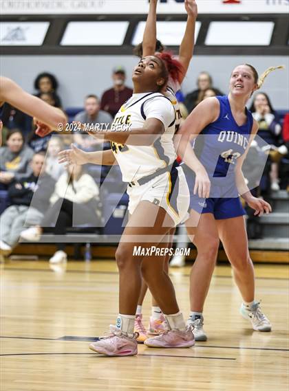 Thumbnail 1 in Quincy vs Battle (Sophie Cunningham Classic) photogallery.