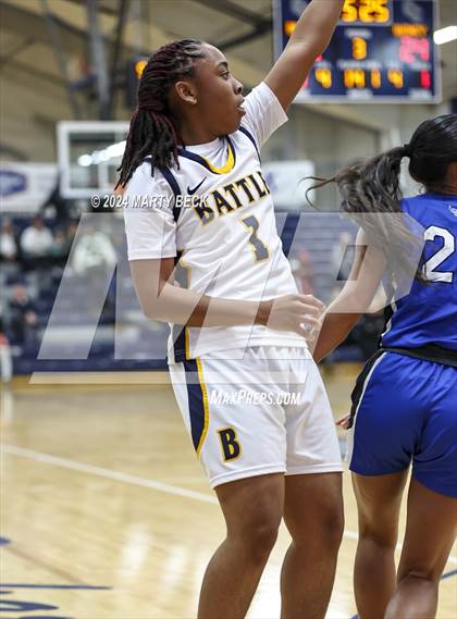 Thumbnail 2 in Quincy vs Battle (Sophie Cunningham Classic) photogallery.