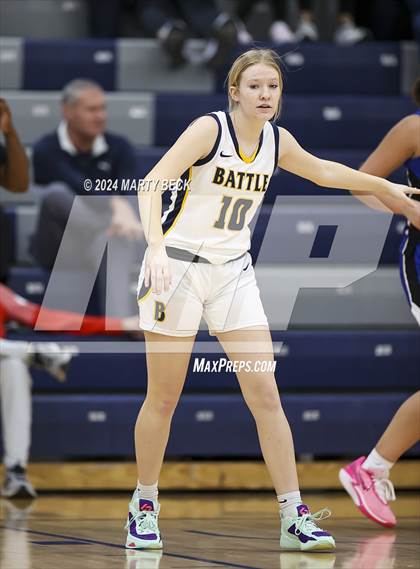 Thumbnail 2 in Quincy vs Battle (Sophie Cunningham Classic) photogallery.