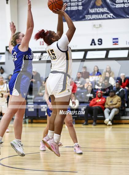 Thumbnail 2 in Quincy vs Battle (Sophie Cunningham Classic) photogallery.