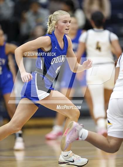 Thumbnail 3 in Quincy vs Battle (Sophie Cunningham Classic) photogallery.