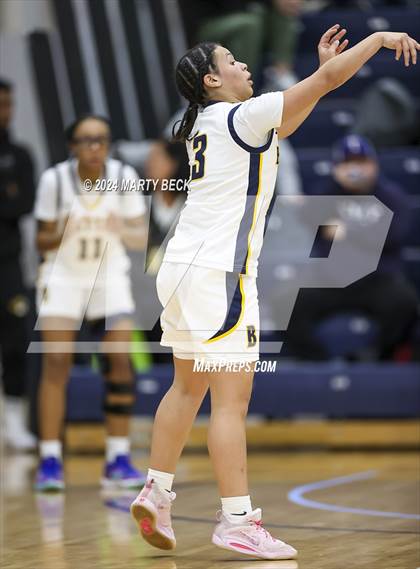 Thumbnail 2 in Quincy vs Battle (Sophie Cunningham Classic) photogallery.