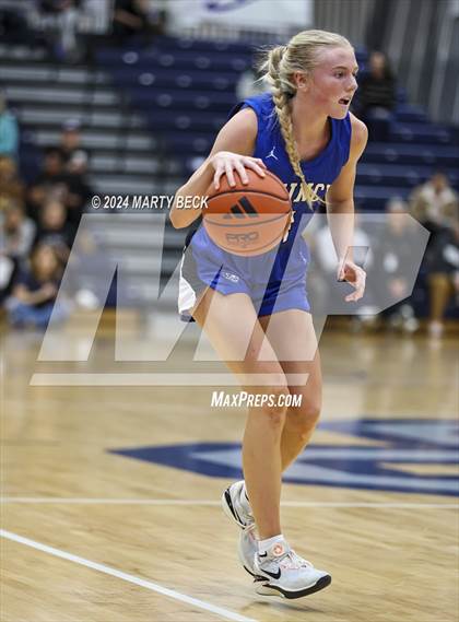Thumbnail 3 in Quincy vs Battle (Sophie Cunningham Classic) photogallery.