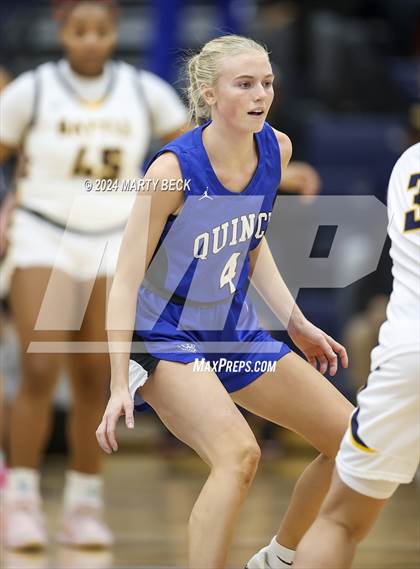Thumbnail 2 in Quincy vs Battle (Sophie Cunningham Classic) photogallery.