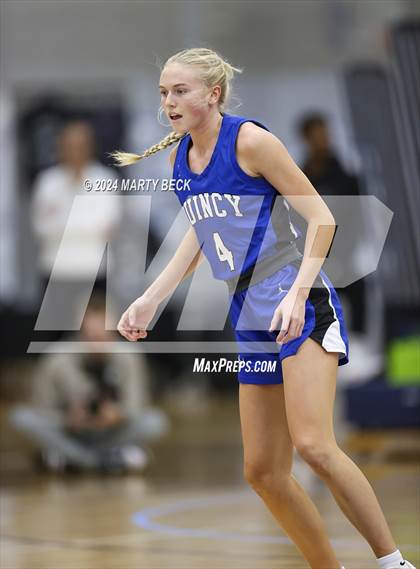 Thumbnail 2 in Quincy vs Battle (Sophie Cunningham Classic) photogallery.