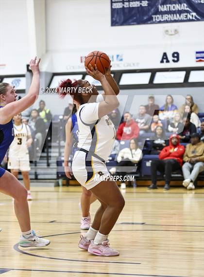 Thumbnail 1 in Quincy vs Battle (Sophie Cunningham Classic) photogallery.