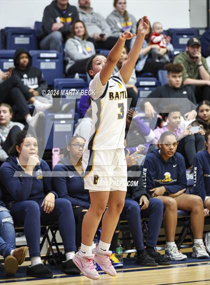 Thumbnail 1 in Quincy vs Battle (Sophie Cunningham Classic) photogallery.