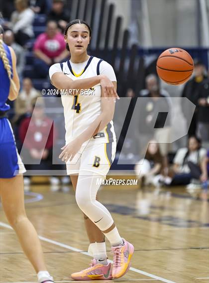 Thumbnail 2 in Quincy vs Battle (Sophie Cunningham Classic) photogallery.