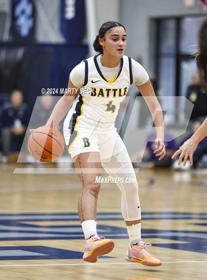 Thumbnail 2 in Quincy vs Battle (Sophie Cunningham Classic) photogallery.