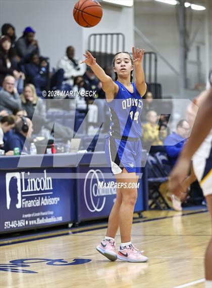 Thumbnail 3 in Quincy vs Battle (Sophie Cunningham Classic) photogallery.