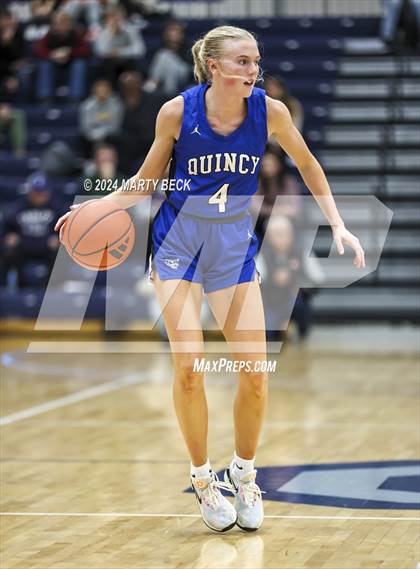 Thumbnail 1 in Quincy vs Battle (Sophie Cunningham Classic) photogallery.