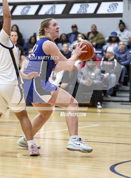 Thumbnail 1 in Quincy vs Battle (Sophie Cunningham Classic) photogallery.