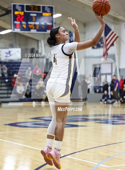 Thumbnail 2 in Quincy vs Battle (Sophie Cunningham Classic) photogallery.
