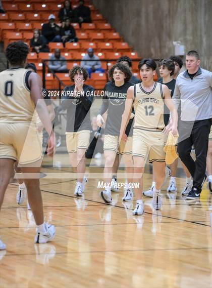 Thumbnail 3 in V.R. Eaton vs. Plano East (UIL Basketball 6A Area) photogallery.