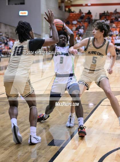 Thumbnail 3 in V.R. Eaton vs. Plano East (UIL Basketball 6A Area) photogallery.