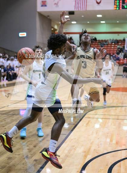 Thumbnail 3 in V.R. Eaton vs. Plano East (UIL Basketball 6A Area) photogallery.