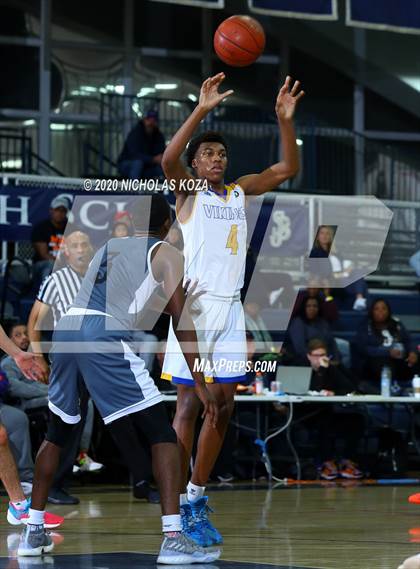 Thumbnail 2 in Foothills Christian vs. St. Bernard (Bosco Dream Showcase) photogallery.