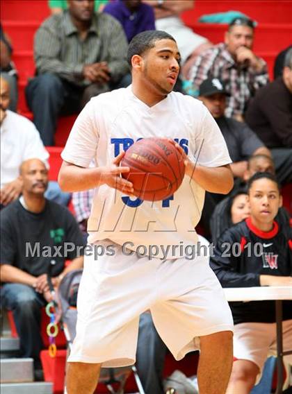Thumbnail 1 in Windward vs. Lutheran (CIF SoCal D5 Final) photogallery.