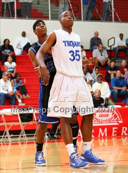 Thumbnail 1 in Windward vs. Lutheran (CIF SoCal D5 Final) photogallery.