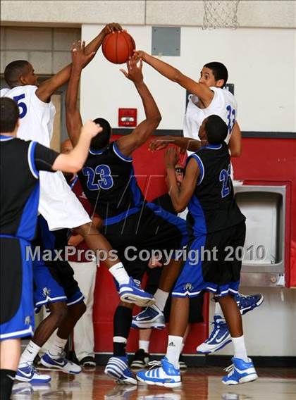 Thumbnail 1 in Windward vs. Lutheran (CIF SoCal D5 Final) photogallery.
