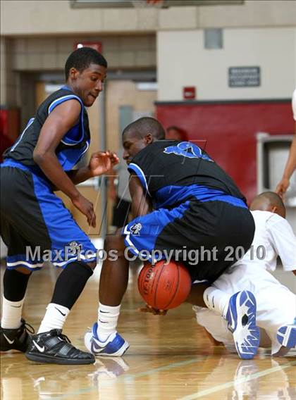 Thumbnail 3 in Windward vs. Lutheran (CIF SoCal D5 Final) photogallery.