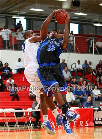 Thumbnail 2 in Windward vs. Lutheran (CIF SoCal D5 Final) photogallery.