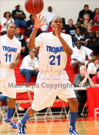 Thumbnail 2 in Windward vs. Lutheran (CIF SoCal D5 Final) photogallery.