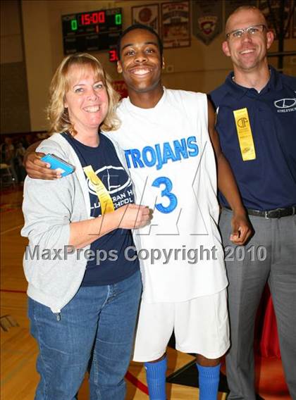Thumbnail 2 in Windward vs. Lutheran (CIF SoCal D5 Final) photogallery.