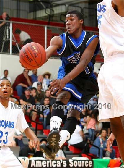 Thumbnail 1 in Windward vs. Lutheran (CIF SoCal D5 Final) photogallery.